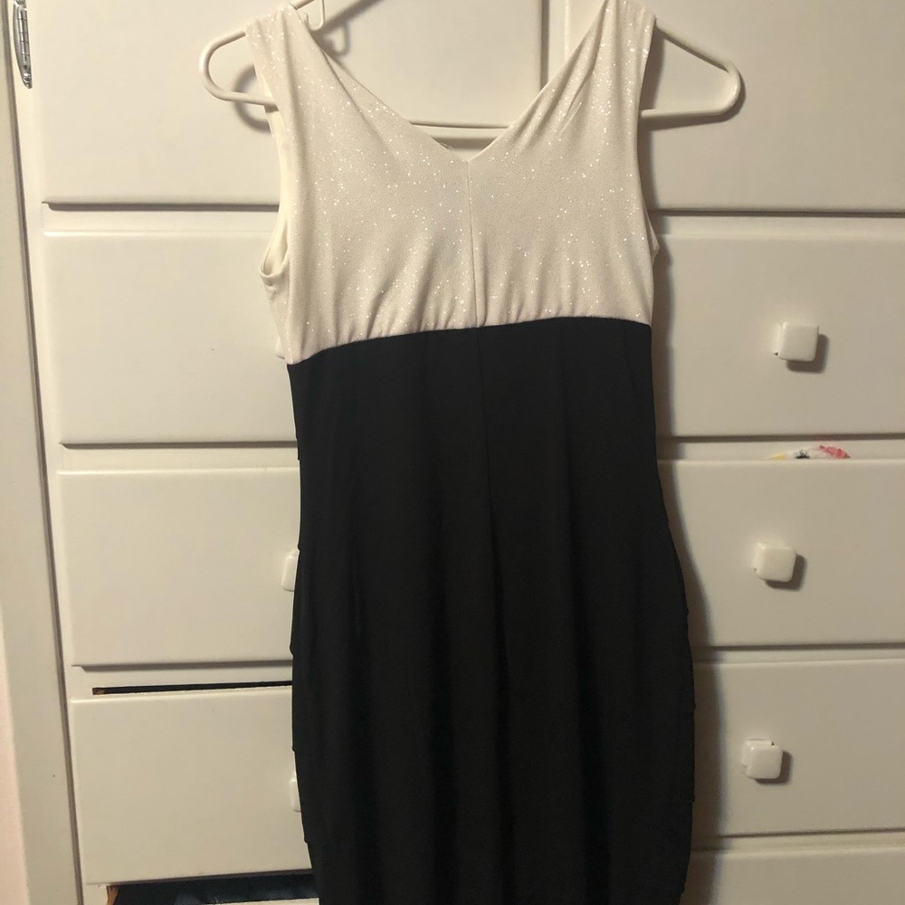 Dress - Picture 3 of 4
